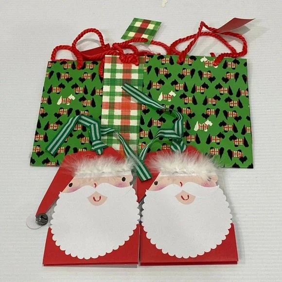 Lot of 28 Christmas Holiday Gift Bags and Bows - All New and High Quality - Picture 2 of 9